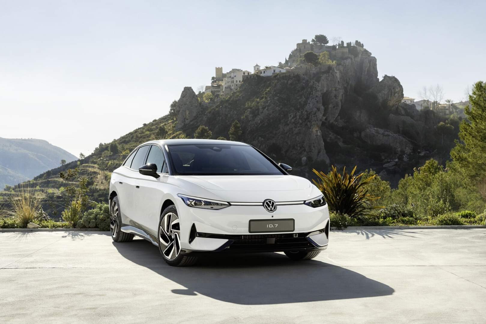 Volkswagen ID.7: फॉक्सवैगन की सबसे पावरफुल इलेक्ट्रिक कार हुई पेश, 700 Km है रेंज, जल्द होगी लॉन्च Volkswagen ID.7 Electric Car Makes Global Debut Know Range Features Specs