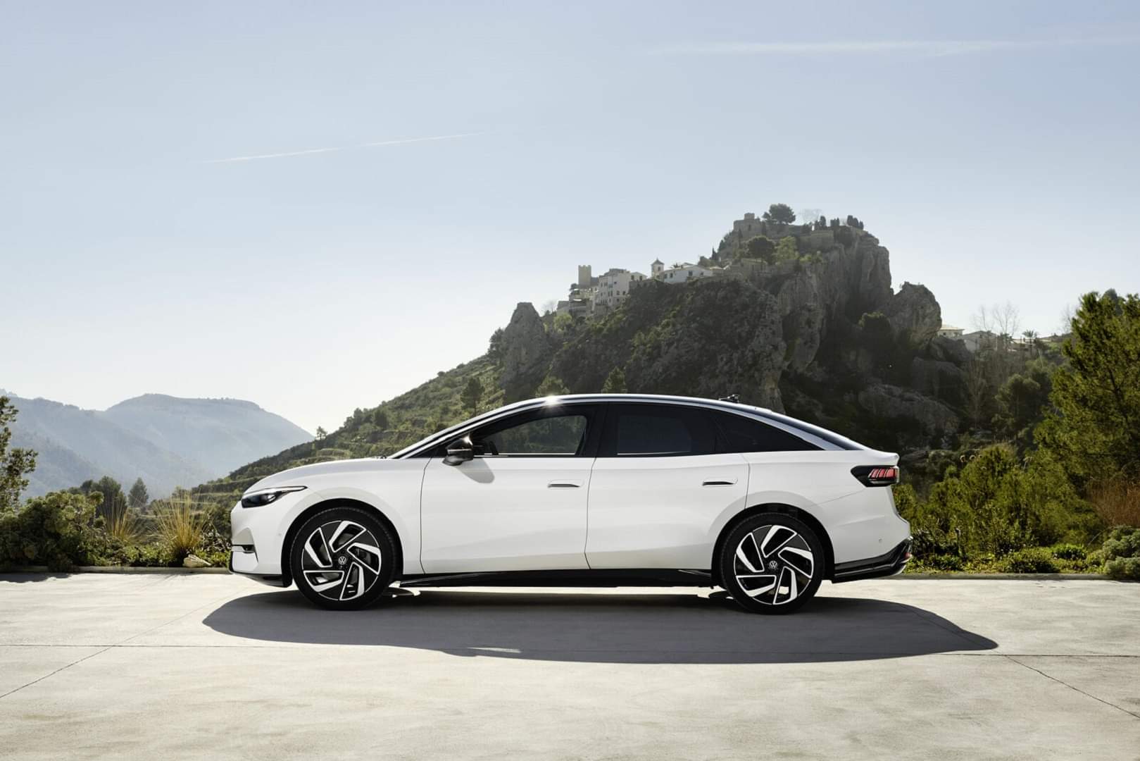 Volkswagen ID.7: फॉक्सवैगन की सबसे पावरफुल इलेक्ट्रिक कार हुई पेश, 700 Km है रेंज, जल्द होगी लॉन्च Volkswagen ID.7 Electric Car Makes Global Debut Know Range Features Specs