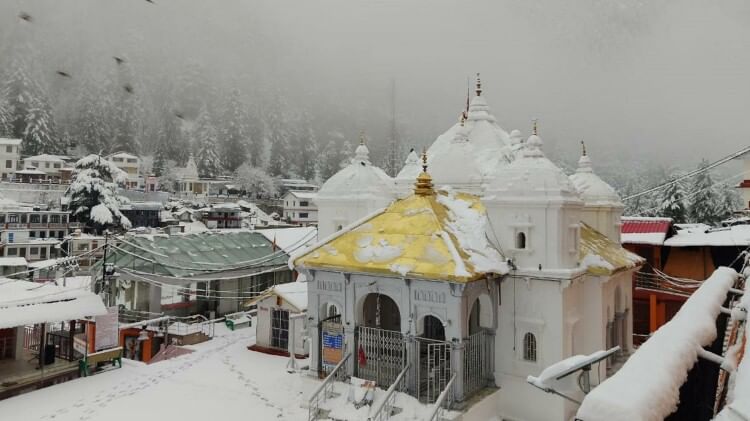 Uttarakhand Weather: पहाड़ों पर बर्फबारी से फिर लौटी ठंड, तस्वीरों में देखें बदरी-केदार धाम का ये भव्य नजारा Uttarakhand Weather News Snowfall Rain in Badrinath Kedarnath Gangotri Dham watch Photos