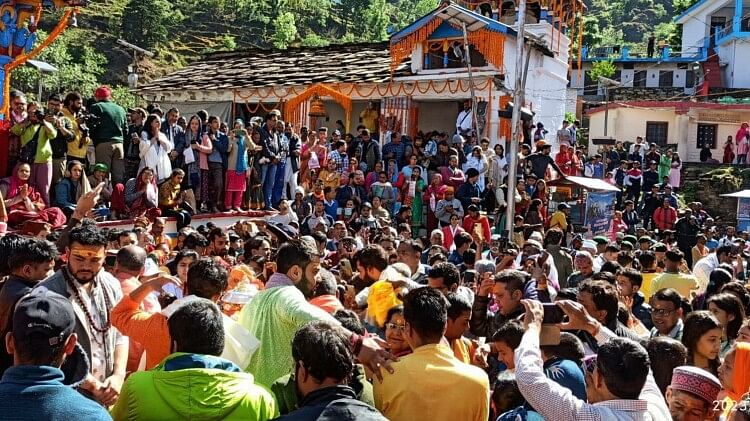 Chardham Yatra: बाबा केदार और मां गंगा की डोली चली अपने धाम, यात्रा के आगाज के साथ देखें देवभूमि का ये रंग Kedarnath Dham Gangotri Dham Baba Kedar Maa Ganga doli left for their abode Chardham yatra 2023 Watch Photos