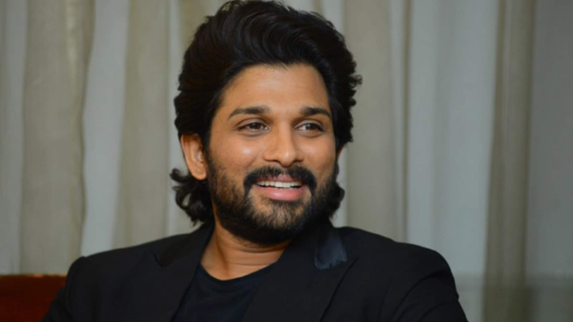 Allu Arjun: अल्लू अर्जुन ने अपने पहले प्यार पर खुलकर की बात, क्यूट वीडियो आया सामने South Superstar Allu Arjun breaks silence on his first girlfriend pushpa actor reveals her name