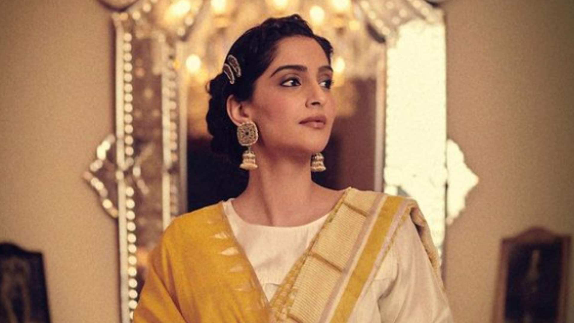 Sonam Kapoor: अपने फिल्मी लुक को लेकर सोनम कपूर ने जताई निराशा, बोलीं- हमेशा एक जैसे ही दिखाया गया है Sonam Kapoor says filmmakers always present her in simple look actress wished to do a period drama