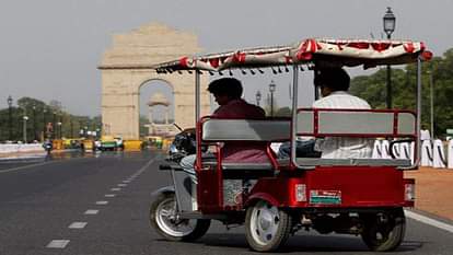Delhi E-Rickshaw Driver: बच्चों का भविष्य संवारने के लिए मां चलाती है रिक्शा, मिलिए दिल्ली की सीता से Meet Sita Female E-Rickshaw Driver Of Delhi