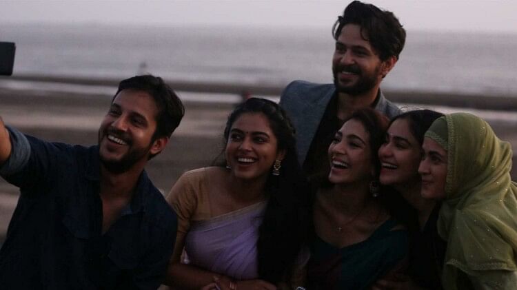 The Kerala Story Movie Review in Hindi by Pankaj Shukla Vipul Amrutlal Shah Adah Sharma Sudipto Sen