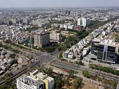 हरियाली के हत्यारे: इंदौर में ग्रीन बेल्ट खत्म करने में सरकारी विभाग पीछे नहीं, हाउसिंग बोर्ड ने तानी इमारतें The killers of greenery - the government department is not lagging behind in ending the green belt, the Housin