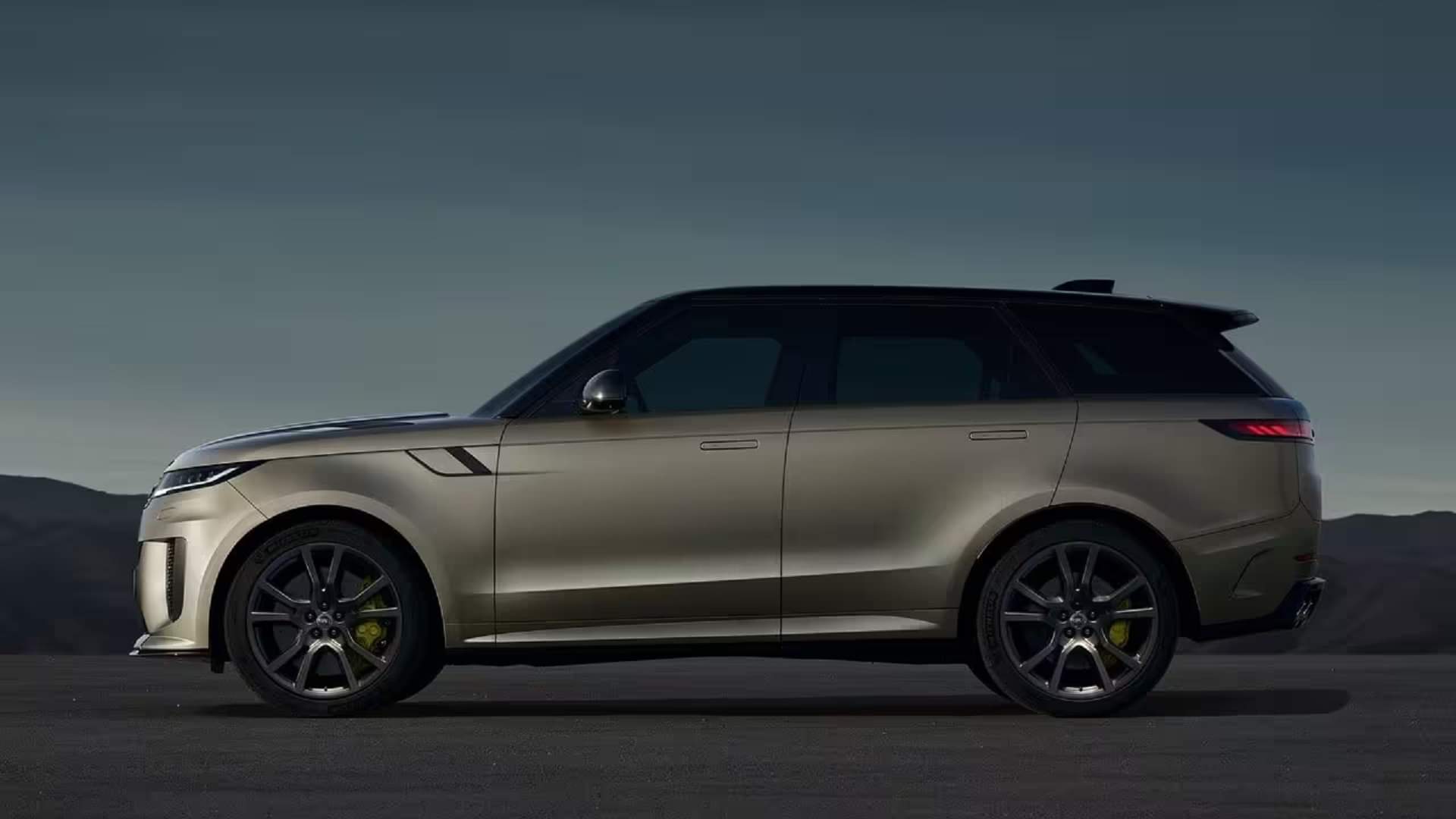 Range Rover Sport SV: आ गई लैंड रोवर की सबसे पावरफुल एसयूवी, मिलती है वाइब्रेटिंग सीटें, 290 Kmph की टॉप स्पीड Land Rover debuts Range Rover Sport SV Know Engine Power Specs Features Details