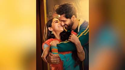 Zara Hatke Zara Bachke Review: सरकारी योजनाओं में धांधली की पोल खोलती फिल्म, लक्ष्मण उतेकर की हिम्मत को सलाम Zara Hatke Zara Bachke Review in Hindi by Pankaj Shukla Laxman Utekar Vicky Kaushal Sara Ali Khan Inamul Haq