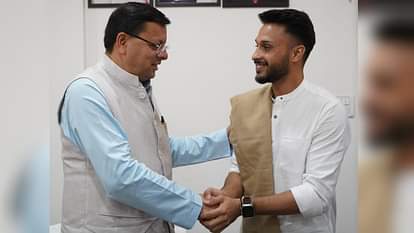 Uttarakhand: सीएम पुष्कर सिंह धामी से मिले क्रिकेटर आकाश मधवाल, आईपीएल में खेली थी शानदार पारी Cricketer Akash Madhwal meet CM Pushkar Singh Dhami after played in IPL Uttarakhand News in Hindi