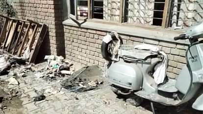 Ludhiana: नई कचहरी के बाहर तेज धमाका, एक घायल; कूड़े के ढेर में लगी आग से फूटी थी कांच की बोतल Glass bottle burst from fire in garbage dump outside Ludhiana new court