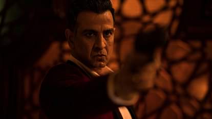 Bloody Daddy Review: अली ने सिनेमा पर छिड़का एक्शन का अलहदा रंग, बीवी से अलग बाप के किरदार में खूब जमे शाहिद Bloody Daddy Review in Hindi by Pankaj Shukla Ali Abbas Zafar Shahid Kapoor Diana Penty Ronit Rajiv Khandelwal