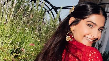 Sonam Kapoor: अपने फिल्मी लुक को लेकर सोनम कपूर ने जताई निराशा, बोलीं- हमेशा एक जैसे ही दिखाया गया है Sonam Kapoor says filmmakers always present her in simple look actress wished to do a period drama