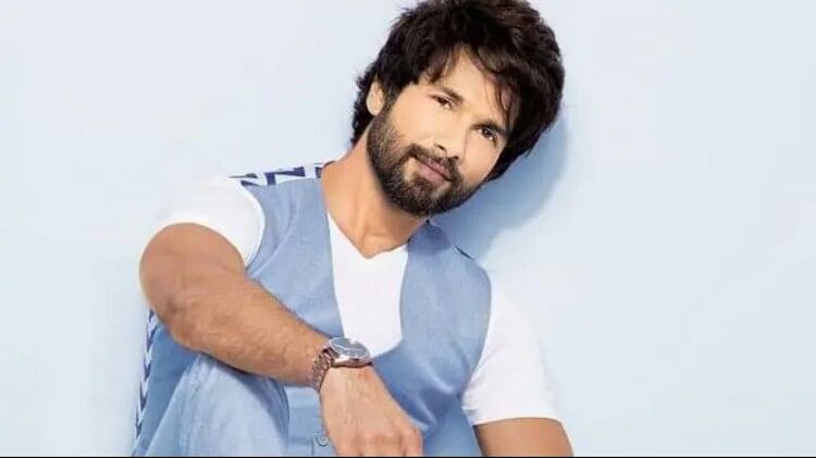 Bollywood: करियर में फ्लॉप के दौर से गुजरते ही इन सितारों ने लिया यू-टर्न, फीस में की भारी कटौती Bollywood celebs who reduced their fees after flop Films Akshay Kumar Kriti Sanon Varun Dhawan Shahid Kapoor