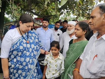 लोकसभा चुनाव: अब अमेठी में मतदान भी करेंगी स्मृति, बूथ संख्या 347 से बनीं वोटर, पिछली बार मुंबई की थीं मतदाता लोकसभा चुनाव: अब अमेठी में मतदान भी करेंगी स्मृति, बूथ संख्या 347 से बनीं वोटर, पिछली बार मुंबई की थीं मतदाता