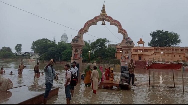 Ujjain: सावन सोमवार और सोमवती अमावस्या का दुर्लभ संयोग, महाकाल की नगरी में उमड़ा आस्थावानों का सैलाब Sawan 2023: Mahakal royal ride and devotees throng in Ujjain on Somvati Amavasya