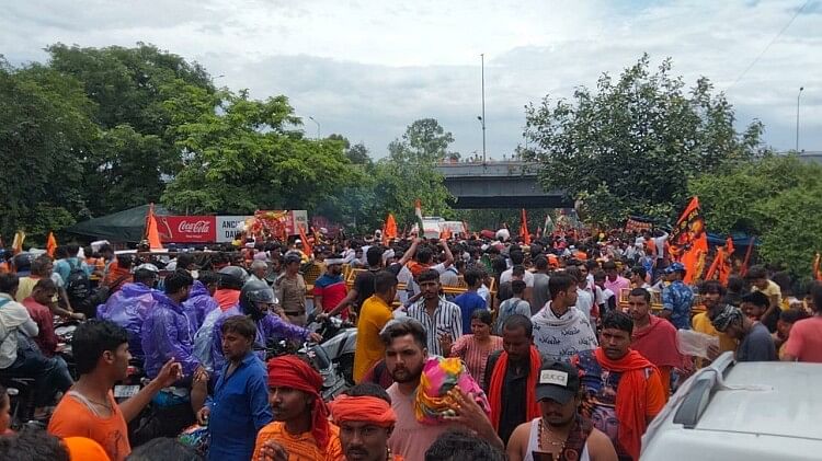 बारिश पर भारी आस्था: हरिद्वार में भोले के भक्तों का सैलाब, हाईवे से शहर तक पैर रखने की नहीं जगह, तस्वीरें Kanwar Yatra 2023 Dak Kanwar Huge Crowd in Haridwar devotees panic Photos