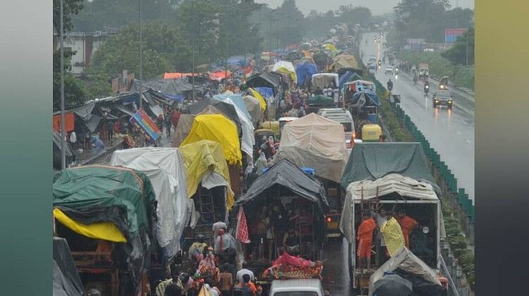 बारिश पर भारी आस्था: हरिद्वार में भोले के भक्तों का सैलाब, हाईवे से शहर तक पैर रखने की नहीं जगह, तस्वीरें Kanwar Yatra 2023 Dak Kanwar Huge Crowd in Haridwar devotees panic Photos