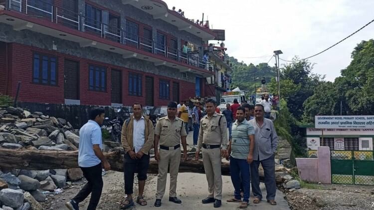 Uttarakhand Weather: लगातार बारिश के चलते खतरे में आए भवन, स्कूल, कॉलेज, पांच घंटे बाद खुला यमुनोत्री हाईवे Uttarakhand Weather Buildings schools colleges in danger due to incessant rains Yamunotri Highway Opened