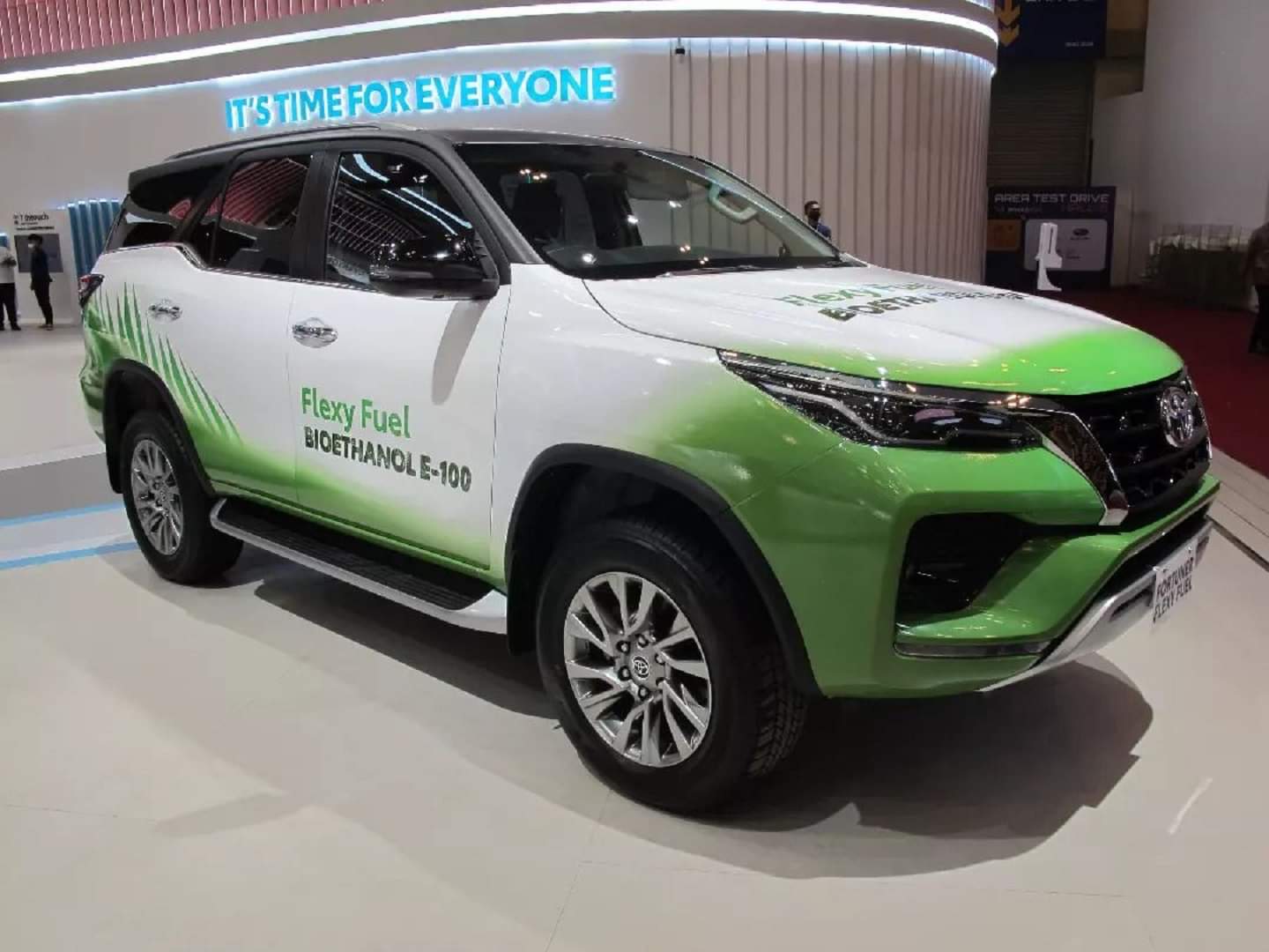 Toyota Fortuner Flex Fuel: फ्लेक्स-फ्यूल इंजन के साथ टोयोटा फॉर्च्यूनर हुई पेश, क्या भारत में होगी लॉन्च? Toyota Motor introduces Toyota Fortuner with flex-fuel engine Know Details