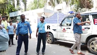दिल्ली: एक और स्कूल को बम से उड़ाने की धमकी, ई-मेल में लिखा- बम से उड़ा दूंगा, मौके पर बम निरोधक दस्ता Delhi School Bomb Threat News RK Puram Delhi Lal Bahadur Shastri School Receives Bomb Threat, Police on Spot
