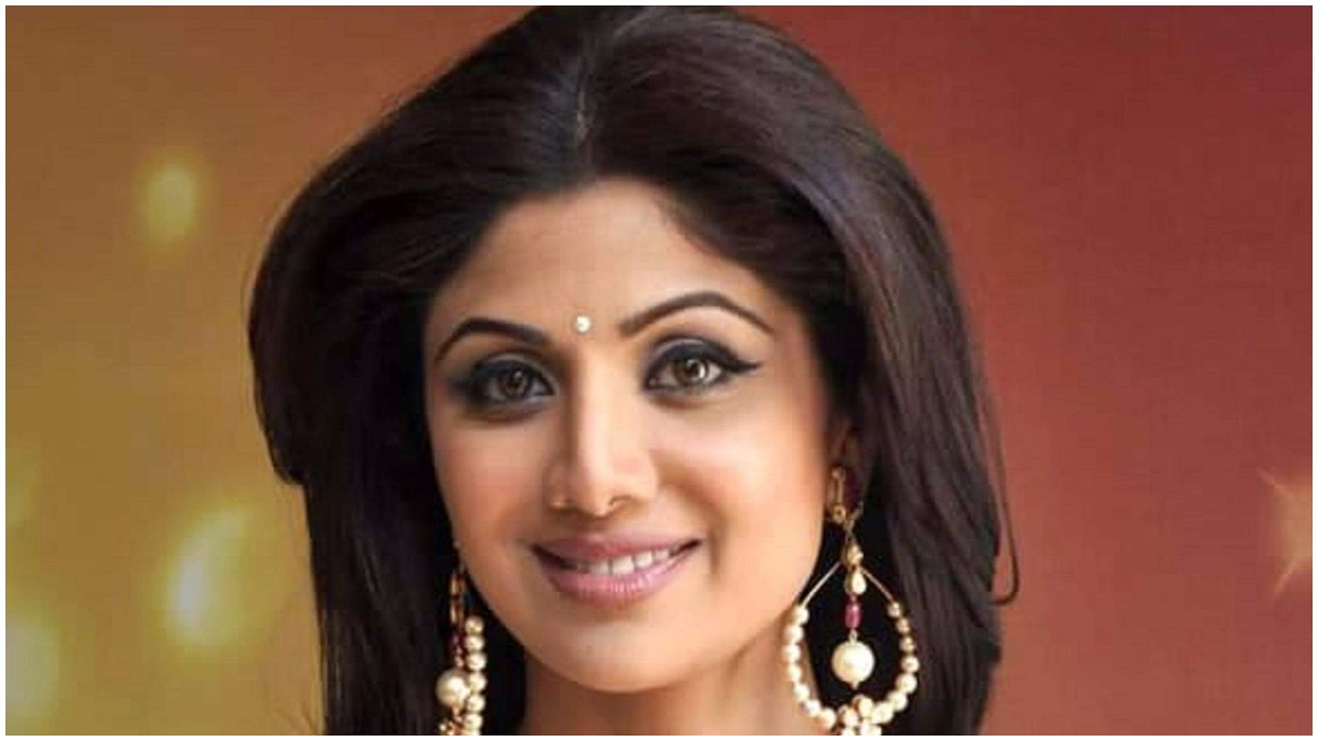 Mothers Of Bollywood: मां बनने के बाद भी सुपरहिट रहीं हेमा और श्रीदेवी, बाकी आठ हीरोइन का ये है रिपोर्ट कार्ड 10 Heroines of Bollywood in lead roles being mother of two kids Hema Malini Sri Devi Juhi Chawla Shilpa Kajol