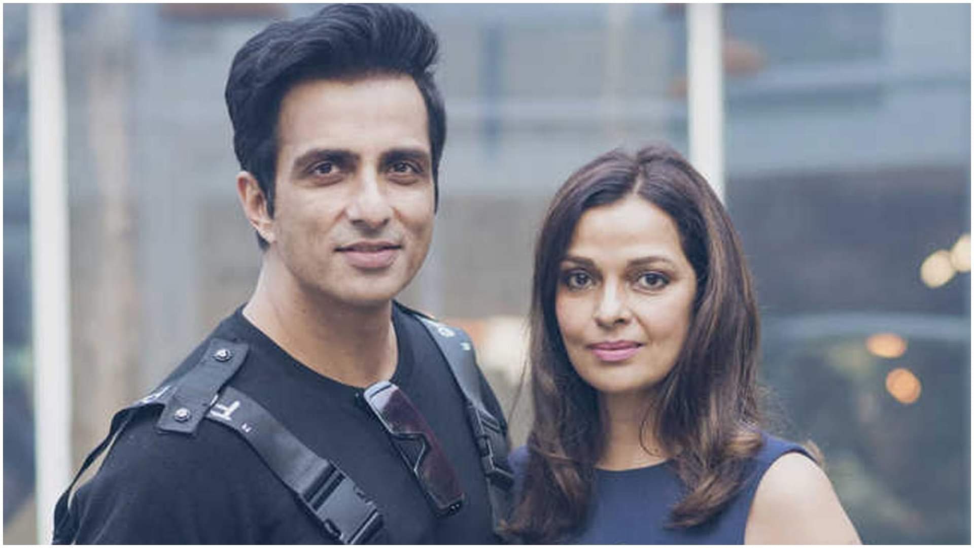 Sonu Sood Wedding Anniversary: बीवी को अपने ही नाम से बुलाते हैं सोनू, पढ़ाई करते-करते बन गए थे प्रेम पुजारी Sonu Sood Wedding Anniversary wife sonali sood love life started during engineering in nagpur