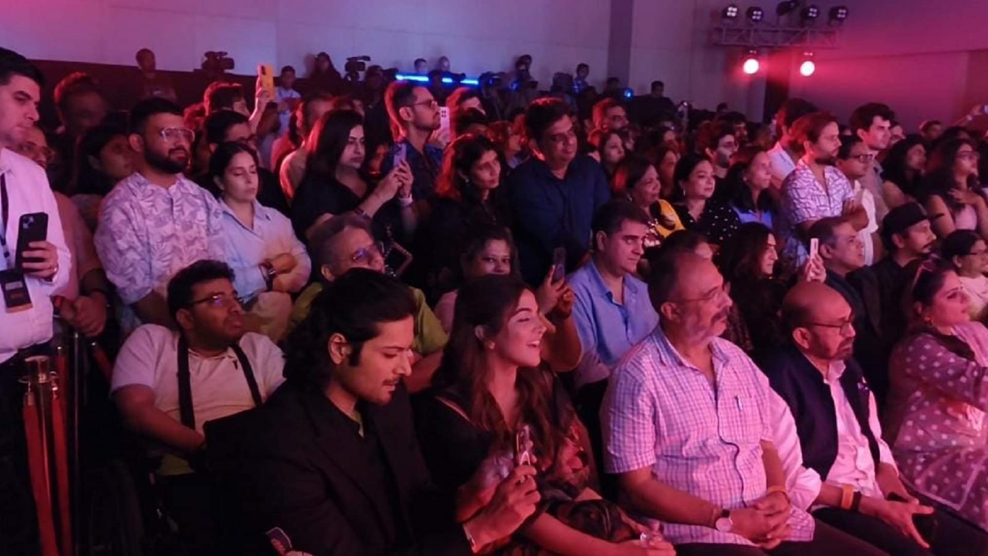 Khufiya Musical Night: ‘खुफिया’ की महफिल में बजा ‘दिल तो बच्चा है जी’, और मदहोश हो गई मंगल की ये शाम Netflix India present Khufiya Musical Night Vishal Bhardwaj Rekha Tabbu Wamiqa Gabbi Ali Fazal Sunidhi Chauhan