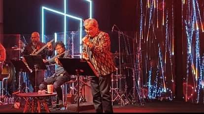 Khufiya Musical Night: ‘खुफिया’ की महफिल में बजा ‘दिल तो बच्चा है जी’, और मदहोश हो गई मंगल की ये शाम Netflix India present Khufiya Musical Night Vishal Bhardwaj Rekha Tabbu Wamiqa Gabbi Ali Fazal Sunidhi Chauhan