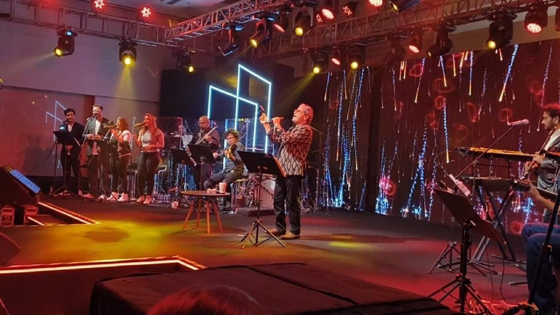 Khufiya Musical Night: ‘खुफिया’ की महफिल में बजा ‘दिल तो बच्चा है जी’, और मदहोश हो गई मंगल की ये शाम Netflix India present Khufiya Musical Night Vishal Bhardwaj Rekha Tabbu Wamiqa Gabbi Ali Fazal Sunidhi Chauhan