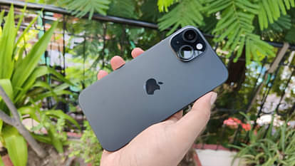 iPhone 15 Review: कितना पावरफुल है सबसे सस्ता आईफोन 15, कैमरा-डिस्प्ले से लेकर बैटरी तक, यहां है पूरी जानकारी IPhone 15 Review Rating Price and Specifications All You Need to Know