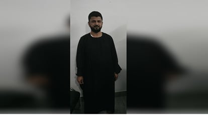 प्रयागराज : बुर्का पहनकर भागने की फिराक में था गैंगस्टर मुजफ्फर, पुलिस ने लिया हिरासत में Gangster Muzaffar was trying to escape wearing burqa, police took him into custody