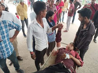 Bihar News : मुजफ्फरपुर में लूटपाट के दौरान निजी बैंक के रिकवरी एजेंट को मारी गोली, एक लाख रुपये लेकर फरार Bihar Police failed to stop crime in muzaffarpur.Recovery agent shot during robbery, Rs one lakh also looted.