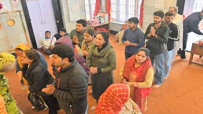Shimla News: भारी बारिश और ठंड में भी नहीं डिगी आस्था, शक्तिपीठों सहित अन्य मंदिरों में उमड़े श्रद्धालु Faith did not waver even in heavy rain and cold, devotees flocked to Kalibari temple