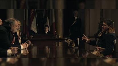 Napoleon Review: फिल्म देखने से पहले इतिहास को पढ़ना जरूरी, नहीं तो सिर के ऊपर से निकल जाएगी फिल्म Napoleon Movie Review in Hindi Ridley Scott David Scarpa vanessa kirby joaquin phoenix