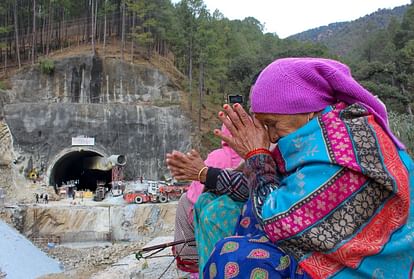 Uttarkashi Tunnel Rescue: अंधेरी सुरंग में 400 घंटे, कभी धैर्य डगमगाया... कभी बहे आंसू, फिर हौसले से जीती जंग Uttarkashi Tunnel Rescue Operation Silkyara workers trapped in tunnel Full story of 17 Days and see photos