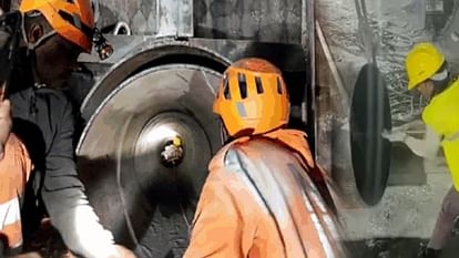Uttarkashi Tunnel Rescue: अंधेरी सुरंग में 400 घंटे, कभी धैर्य डगमगाया... कभी बहे आंसू, फिर हौसले से जीती जंग Uttarkashi Tunnel Rescue Operation Silkyara workers trapped in tunnel Full story of 17 Days and see photos