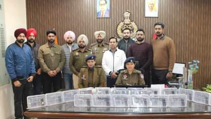 Punjab News: मध्य प्रदेश से हथियारों की तस्करी करने वाले गिरोह का पर्दाफाश, 10 गिरफ्तार और 22 हथियार बरामद Khanna police arrested 10 people and recovered 22 weapons