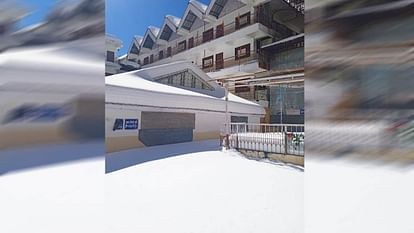 Snowfall: बर्फ से ढका हेमकुंड साहिब...गोविंद घाट से सात किमी की दूरी तक तीन फीट बर्फ जमीं, वीडियो में देखें Hemkund Sahib covered with 2-3 feet of snow up to a distance of 7 km from Govind Ghat Uttarakhand Weather