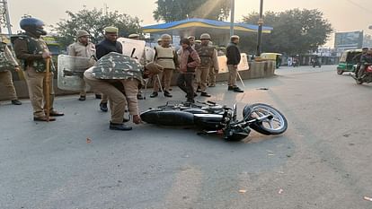 बरेली में पथराव-तोड़फोड़: हल्द्वानी हिंसा पर मौलाना तौकीर का भड़काऊ बयान..., भड़की भीड़ ने कर दिया बवाल angry mob vandalized and stone pelting after statement of Maulana Tauqeer Raza in Bareilly