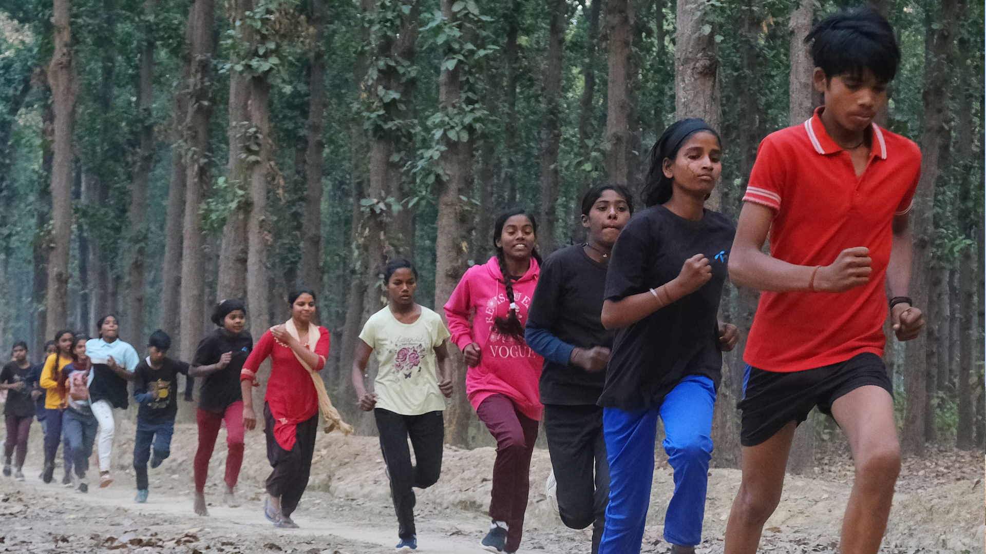 जुगाड़ से ट्रेनिंग: जंगल में तैयार हो रहे ओलंपिक के होनहार, पीटी उषा बनने के लिए बहा रहे पसीना Training through Jugaad Olympic hopefuls getting ready in jungle