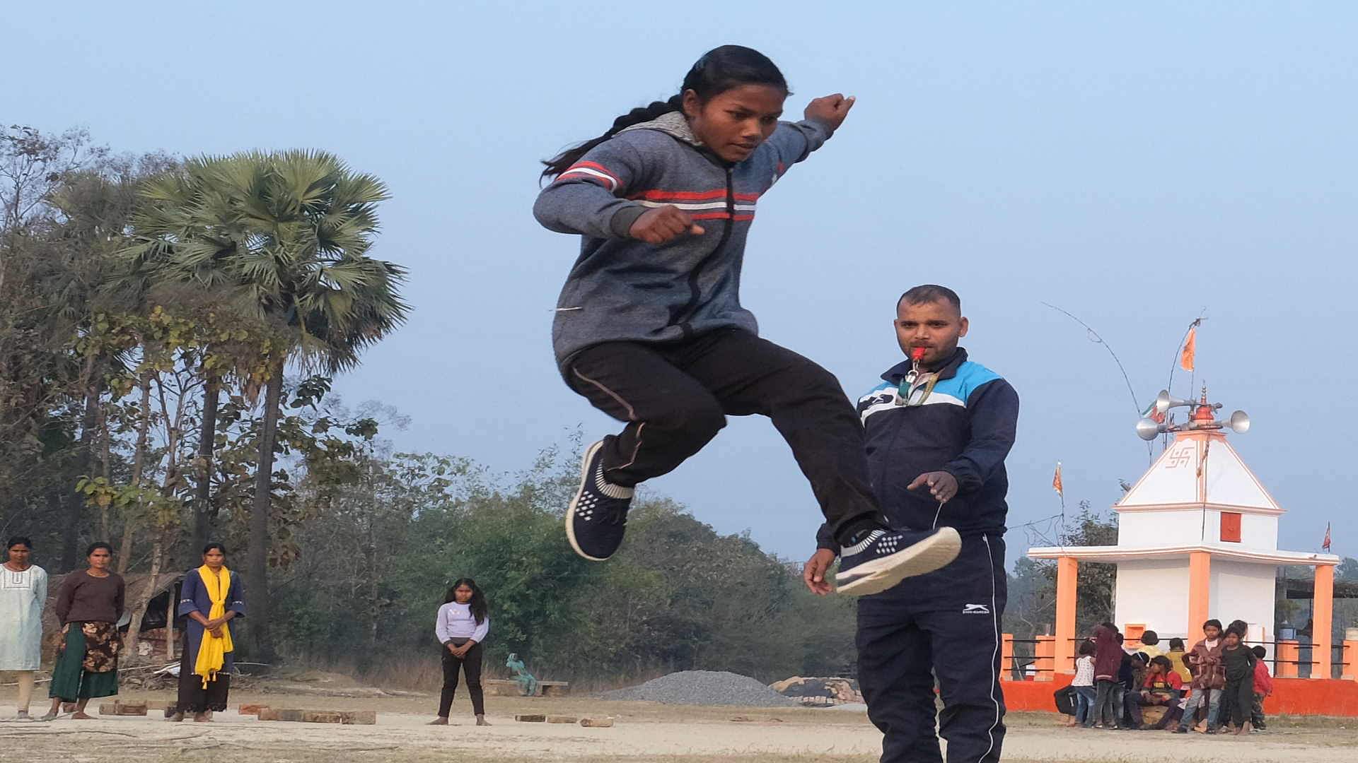 जुगाड़ से ट्रेनिंग: जंगल में तैयार हो रहे ओलंपिक के होनहार, पीटी उषा बनने के लिए बहा रहे पसीना Training through Jugaad Olympic hopefuls getting ready in jungle