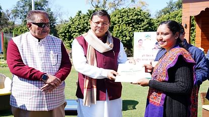 Uttarakhand: सहायक लेखाकार के पद पर चयनित 67 अभ्यर्थियों को नियुक्ति पत्र वितरित, सीएम धामी ने दी शुभकामनाएं CM Dhami Handed Over Appointment Letters To 67 Assistant Accountant in Agriculture Department