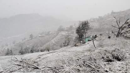 Weather News: पश्चिमी हिमालयी क्षेत्र में तीन दिन बारिश-बर्फबारी की संभावना; उत्तर भारत में भी बदलेगा मौसम Weather Updates Forecast of rain snowfall in western Himalayan region North India atmosphere will also change