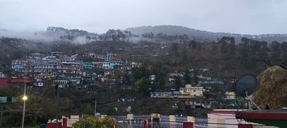 Uttarakhand: फिर ठंड से कांपा उत्तराखंड...पहाड़ से मैदान तक बारिश, चोटियों पर बर्फबारी, गंगोत्री हाईवे बंद Uttarakhand Weather Update Today IMD Yellow alert of heavy Rainfall in many Districts Snowfall also expected