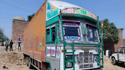 Dholpur: आगरा-मुंबई राष्ट्रीय राजमार्ग पर पुलिस ने पकड़ा पशुओं से भरा कंटेनर; यूपी ले जाए जा रहे थे 55 पशु Dholpur: Police caught container full of animals on Agra-Mumbai National Highway