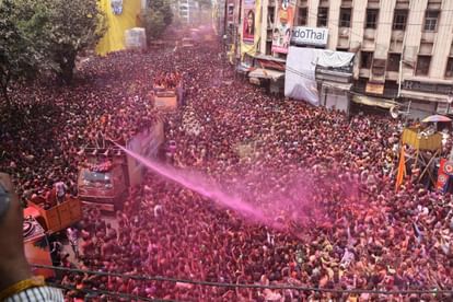 Indore News: पांच घंटे इंदौर के राजवाड़ा पर रंगों ने किया राज, पांच गेर निकली Indore News: पांच घंटे इंदौर के राजवाड़ा पर रंगों ने किया राज, पांच गेर निकली