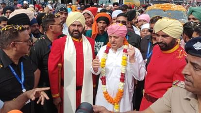 Dehradun Jhanda JI Mela: ऐतिहासिक नगर परिक्रमा... 25 हजार से अधिक श्रद्धालु हुए शामिल, आस्था की देखें तस्वीरें Dehradun Jhanda JI Mela historic Nagar parikrama Today Sri Darbar Sahib Sri Jhanda Sahib Watch Photos