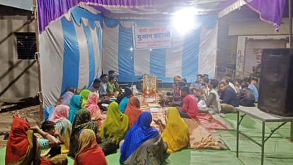 Sagar: खुरई में शराब दुकान हटवाने के लिए महिलाओं ने किया सुंदरकांड और हनुमान चालीसा का पाठ, जानें पूरा मामला