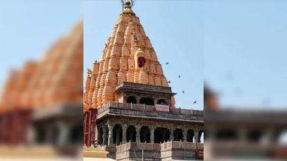 Ujjain: महाकाल मंदिर में शयन आरती दर्शन के नाम पर महिला श्रद्धालु से ठगी, सुरक्षा गार्ड ने लिए एक हजार रुपये