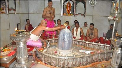 Ujjain: महाकाल मंदिर में व्यवस्थाओं में बदलाव, अनाधिकृत रूप से गर्भगृह-नंदीहॉल में किसी को नहीं मिलेगा प्रवेश