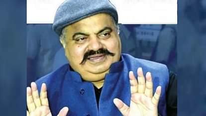 UP: नौकर के नाम 100 बीघा जमीन... अतीक की बेनामी संपत्तियां बेचकर गुर्गे अशरफ ने मुंबई में खरीदे फ्लैट, खुलासा UP: Atiq Ahmed's henchman Ashraf bought flats in Mumbai by selling his benami properties